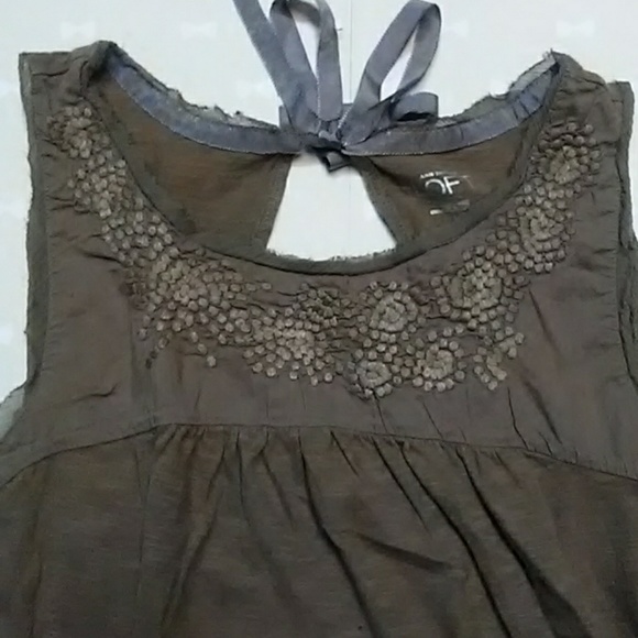 Tank top with embroidered details - Picture 4 of 6